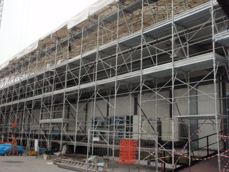 Montaggio e noleggio ponteggi per aree industriali, capannoni e aziende. Cantiere 10-01