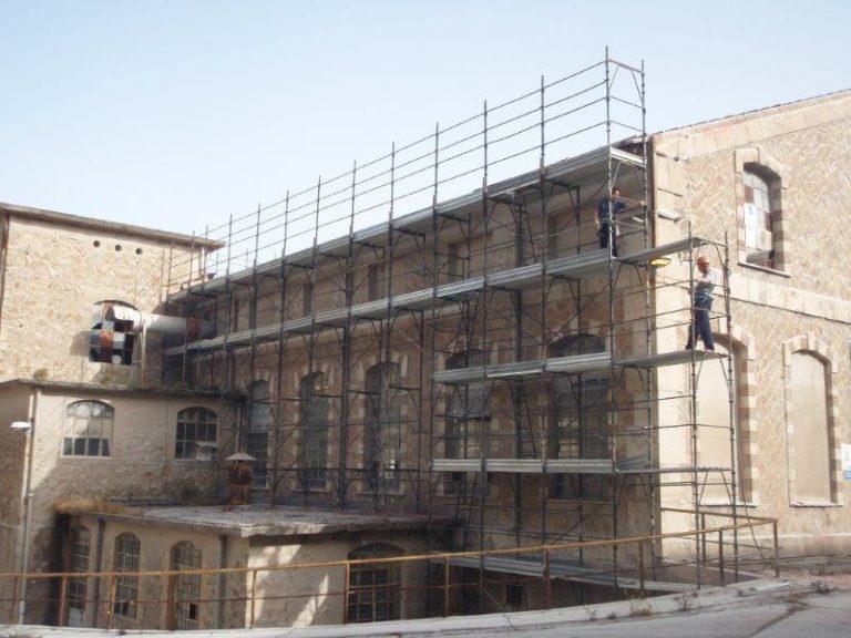Montaggio e noleggio ponteggi per aree industriali, capannoni e aziende. Cantiere 07-01