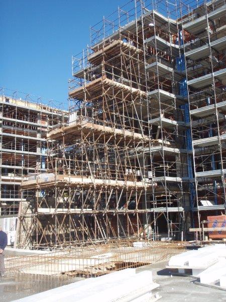 Montaggio e noleggio ponteggi per edifici domestici, complessi e abitazioni. Cantiere 01-08
