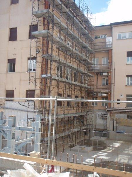 Montaggio e noleggio ponteggi per edifici ospedalieri, ospedali e cliniche. Cantiere 02-03