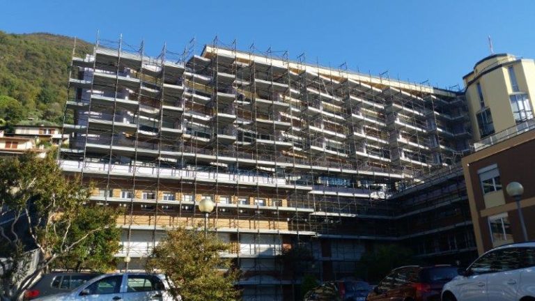 Montaggio e noleggio ponteggi per edifici ospedalieri, ospedali e cliniche. Cantiere 13-04